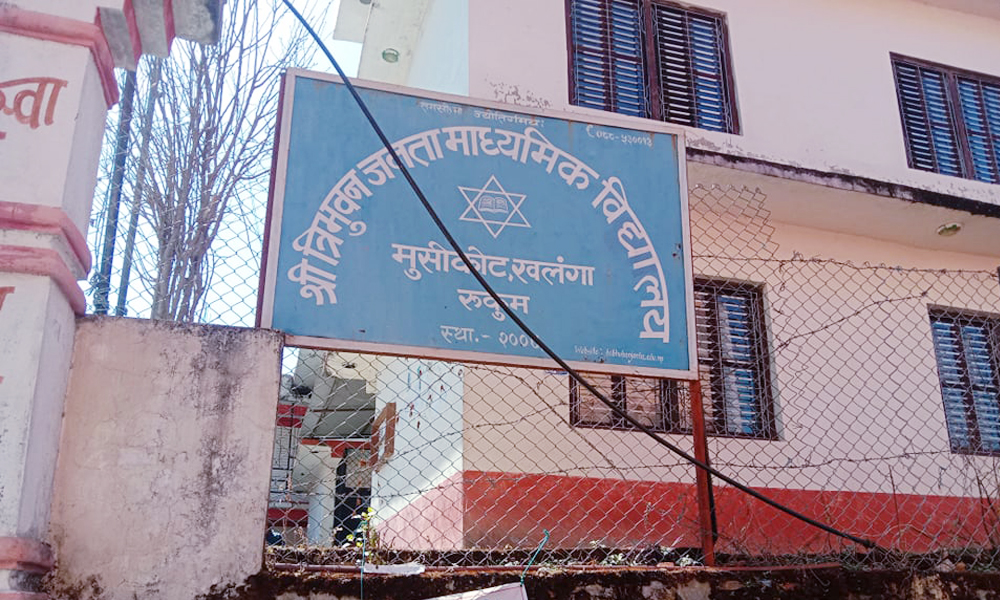 शिक्षक सरूवा गर्न विव्यसमा हात उठाएर मतदान